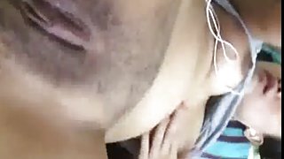 老人拖進了年輕的蕩婦的床上，操了他們