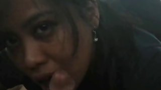 俄羅斯小雞展示了她的酷屁股