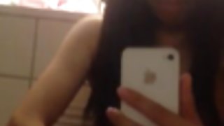 我在所有的縫隙中掃過誘人的金發女郎，並用暨填充她的屁股