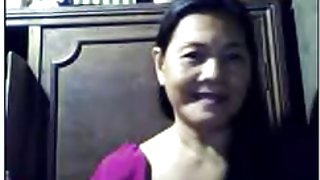 角質拉丁把她的臉放在熱暨下