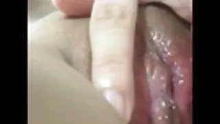 奴隸在變態女主人的尿道中收到樹枝