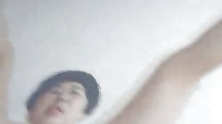 一個長長的傢伙在健身房操了體操運動員的肛門