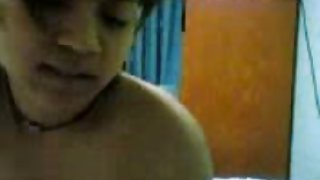 白色絲襪和緊身胸衣的甜卡羅爾吮吸雞巴