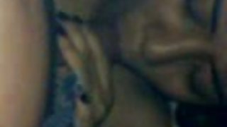 豐滿的Transucha用繩子把一個人綁起來，然後把他當作vdul